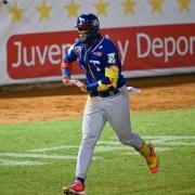 Ronald Acuña prendió el Universitario y le dio el triunfo a Tiburones ante Leones
