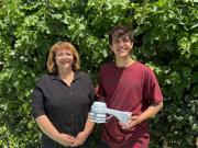 Él es diseñador industrial, su mamá profesora de la UNCo y juntos crearon un proyecto para medir la calidad del aire en Neuquén