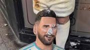 Indignación en Mar del Plata: apareció destruida la estatua de Lionel Messi
