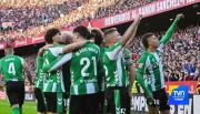 Con serios incidentes: Betis logró histórico triunfo ante Sevilla
