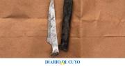Detuvieron a un sujeto tras atacar a su pareja y agredir a un policía con un cuchillo