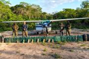 Intervención área detecta pista clandestina y se confisca casi 500 kg de cocaína y marihuana