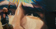 Homenajean a Lumpen Bola en un pueblo bonaerense por un mural de Diego Maradona con una emocionante historia