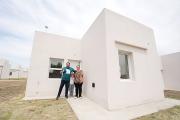 Saavedra celebró la entrega de 32 nuevas viviendas para familias del distrito