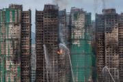 Trece detenidos por el incendio en Hong Kong