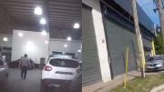 Video: una vecina se cansó de que la acosaran y escrachó a un grupo de mecánicos
