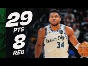 Giannis Antetokounmpo ingresa al club de la élite anotadora en la NBA junto con Kobe y Lebron