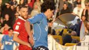 Con patada de futbolista a un aficionado: Escándalo en Italia por pelea entre hinchas y jugadores del Bari en un avión