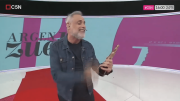 ¡Te tenían secuestrado!: Jorge Rial abrió Argenzuela con el Martín Fierro en mano
