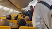 Escándalo en Italia: hinchas de Bari agredieron a los jugadores en pleno avión tras el 5-0 ante Empoli