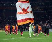 Turquía: 102 años de prisión para una mujer que estafó a Muslera y a otros 26 jugadores