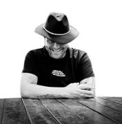 Carlos Escobar: Experto Internacional en Ciberseguridad