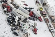 En EE.UU.: Más de 50 autos colisionan en medio de una tormenta de nieve