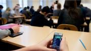 Chile aprueba ley que prohíbe uso de celulares en los colegios a partir de 2026