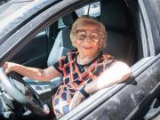 Un día en la vida de Marta: tiene 100 años, es la jefa brava y va manejando todos los días a su empresa