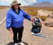 El peregrino solitario: Waly cumplió su primer día de caminando desde la Puna hacia la Catedral