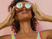 Colgar chapitas de las latas en el jardín de las casas y departamentos: para qué sirve y por qué lo recomiendan