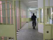 Un interno trans denunció que sufrió una brutal golpiza de 10 guardias mujeres en una cárcel de Córdoba: ordenan detenerlas