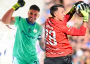 Insfrán vs. Muslera: el duelo entre presente y jerarquía que puede ser clave si hay penales