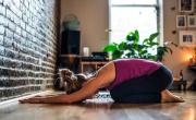 Estas tres posturas de yoga equivalen a 5 horas de sueño profundo y se hacen en casa