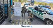 Colectivo iba a pasar por San Juan con casi 66 kilos de marihuana: 3 detenidos
