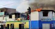 Emergencia en Iquique: Reportan incendio que afecta a un local en pleno centro