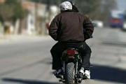 Asalto en plena tarde: motochorros interceptaron a una mujer y le quitaron su celular en barrio Huaico Hondo