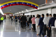 Arriban 266 venezolanos deportados desde Estados Unidos en vuelo autorizado por el Gobierno Bolivariano