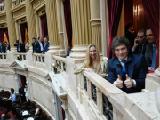 Juran los nuevos diputados bajo cánticos, gritos e insultos