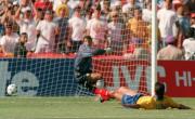 Hizo un gol en contra en un Mundial y fue asesinado por los narcos en Colombia: el triste final de Andrés Escobar