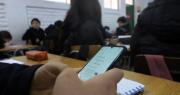 Chile aprueba ley que prohíbe uso de celulares en colegios