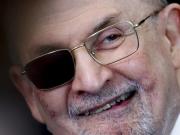 Salman Rushdie en Barcelona: “Los tiempos oscuros pasarán”