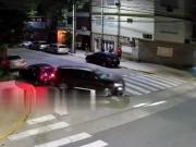 Un conductor borracho chocó cuatro autos y el frente de un edificio para estacionar en Villa del Parque: tenía 2,45 de alcohol en sangre