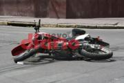 Una motociclista resultó herida tras chocar contra una camioneta en el barrio Centro