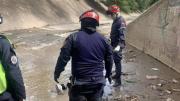 EN FOTOS: Hombre murió tras caer al río Guaire a la altura de la UCAB