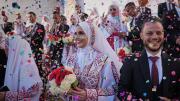 Jóvenes parejas celebraron un casamiento masivo en las ruinas de Palestina: “Momento de felicidad”