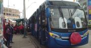 Navidad sobre ruedas: Buses municipales trasladan de forma gratuita a los niños de El Alto