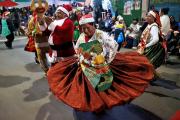 La Paz da la bienvenida a la época navideña con una caravana de artesanos y comerciantes