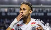 ¡Jugó lesionado! Neymar marcó triplete y alejó a Santos del descenso