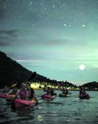 Una noche distinta en El Cadillal: kayaks bajo la luz de la luna