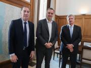 Javier Milei y sus medidas, EN VIVO: Santilli y Adorni recibieron al gobernador de La Pampa en la Casa Rosada