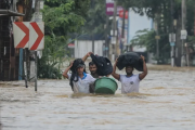 Más de 1.500 muertos y millones de afectados por devastadoras inundaciones en sur y sudeste de Asia