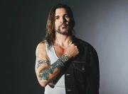 Juanes y Bomba Estéreo juntos en “Muérdeme”