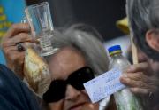 “Brindis del pan y agua”: así se manifestaron los jubilados en reclamo por pensiones