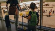 ¿Tu hijo viaja con un familiar al exterior? Requisitos y procedimiento según el Baer