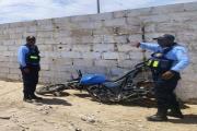 Tacna: Abandonan moto partida en dos tras violento choque –