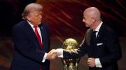Donald Trump fue galardonado por Gianni Infantino con el Premio de la Paz de la FIFA