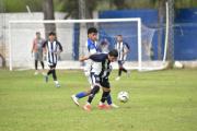 Vélez (SR) ganó y sigue en carrera en el torneo