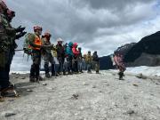 Necesitamos instituciones a la altura: Vocera de operadores turísticos en Glaciar Exploradores emplaza al Estado y a Conaf