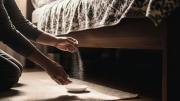 Colocar bicarbonato de sodio debajo de la cama: por qué recomiendan hacerlo y para qué sirve